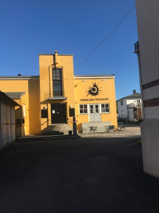 Stort Hus I Porsgrunn Sentrum Med Gangavstand Til "Alt" & Gratis Parkering Til Flere Biler Esterno foto