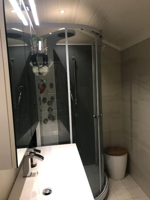 Stort Hus I Porsgrunn Sentrum Med Gangavstand Til "Alt" & Gratis Parkering Til Flere Biler Esterno foto